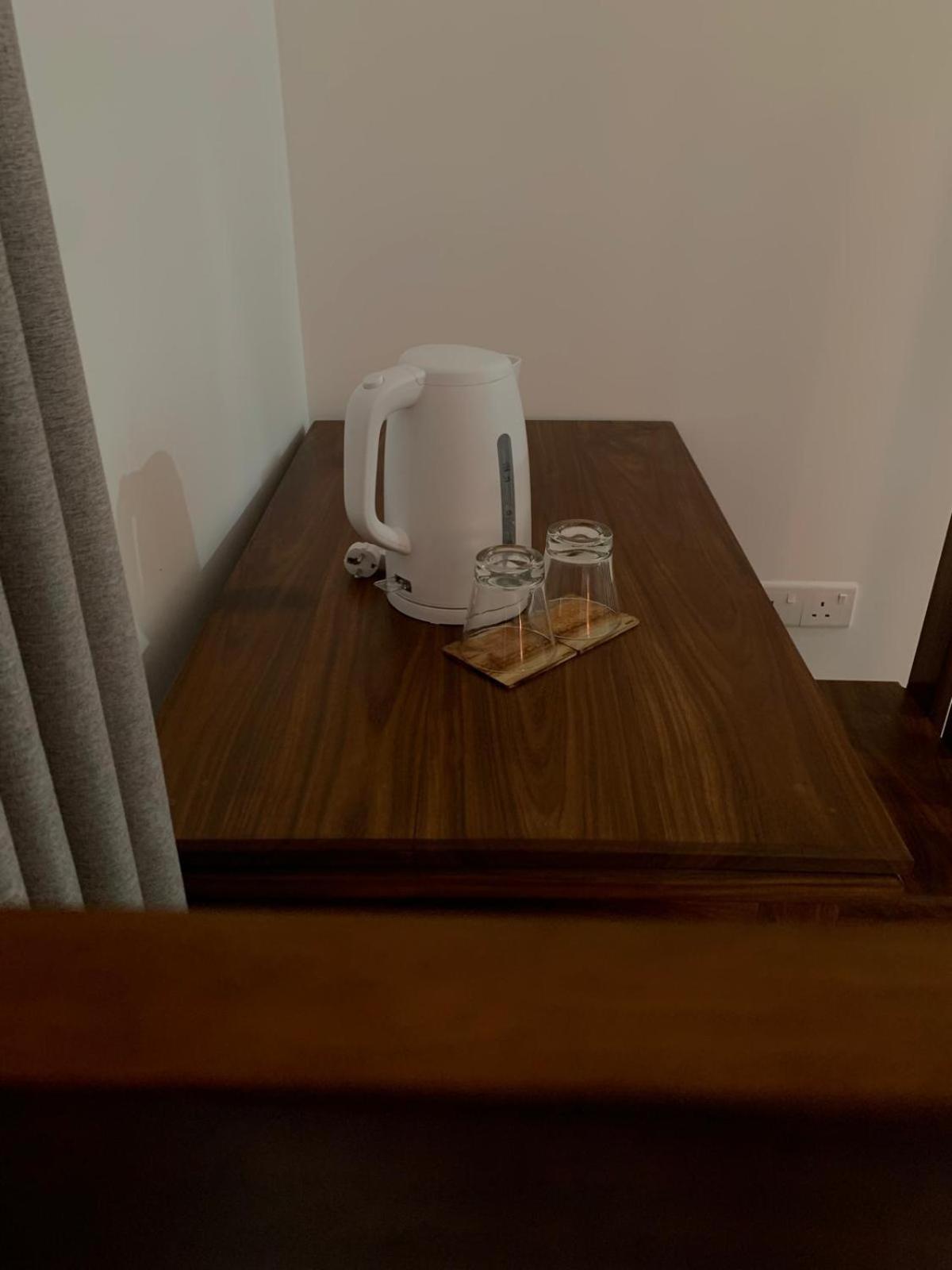 Sebastian Transit Villa With Free Shuttle Service To Airport Kotugoda Extérieur photo