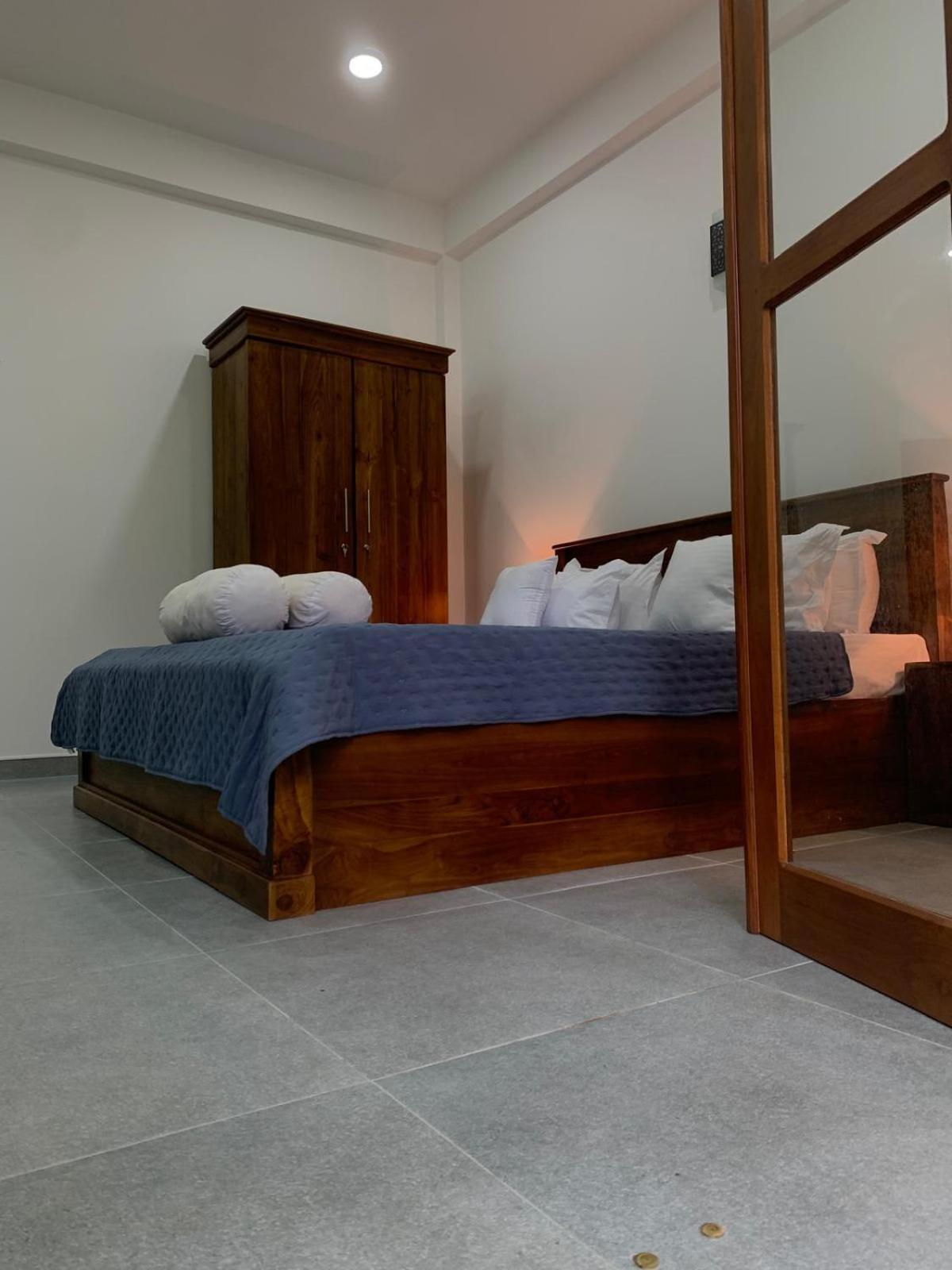Sebastian Transit Villa With Free Shuttle Service To Airport Kotugoda Extérieur photo