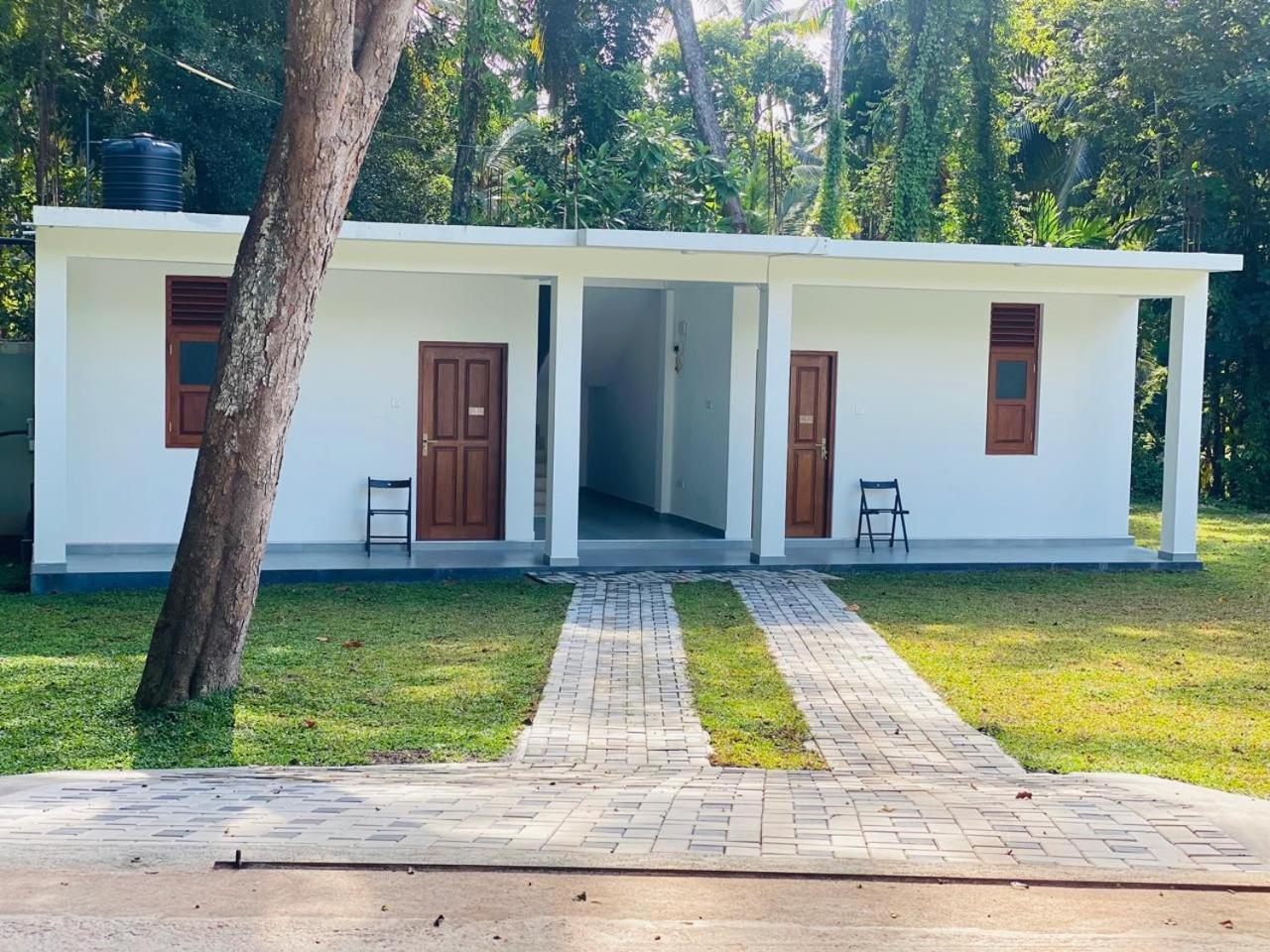 Sebastian Transit Villa With Free Shuttle Service To Airport Kotugoda Extérieur photo